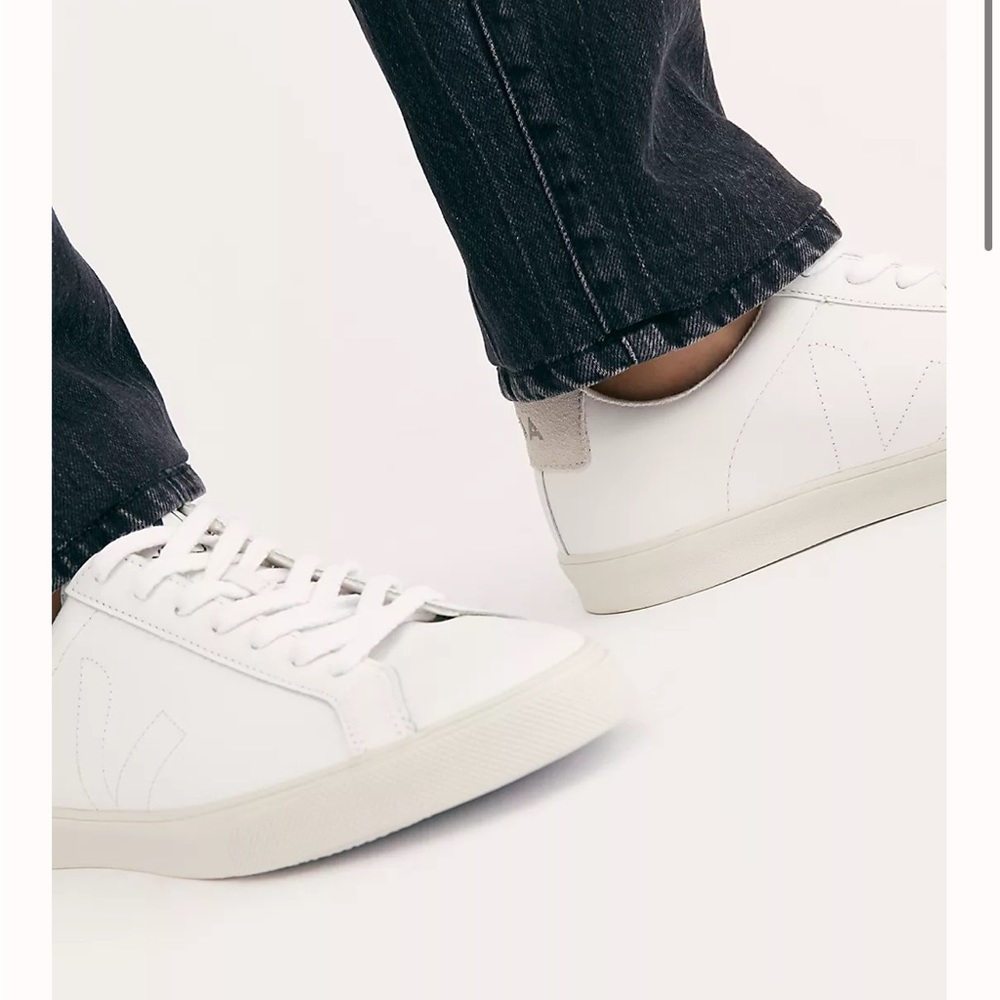 Never worn Veja white shoes - Picture 4 of 4